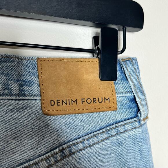Aritzia DENIM FORUM The BF High Rise Loose Jeans Light Wash Distressed Size 23 - Picture 6 of 10